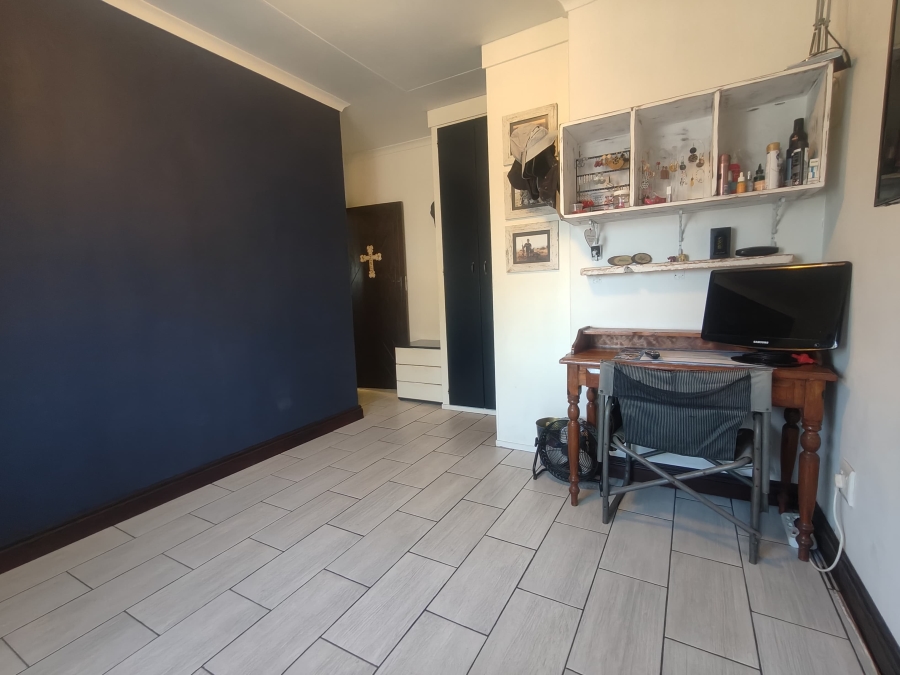 4 Bedroom Property for Sale in Oos Einde North West